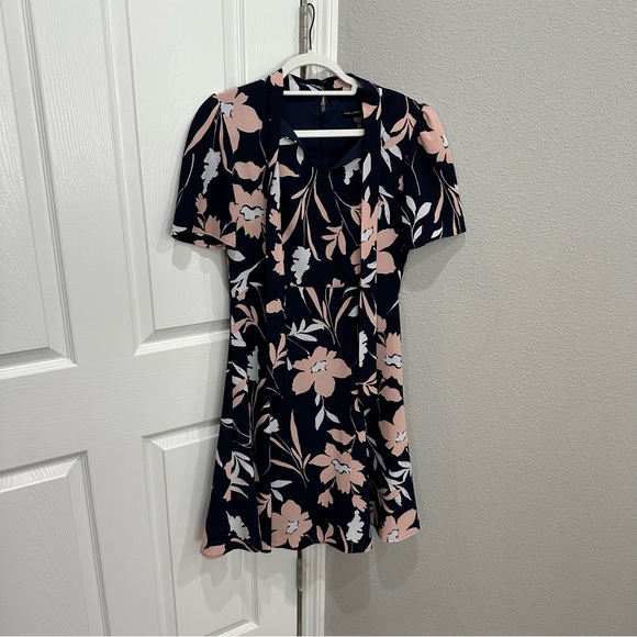 Maggie London Size 4 ✨Blue and Pink ✨Tie Neck ✨Fit and Flare Dress - Picture 3 of 10